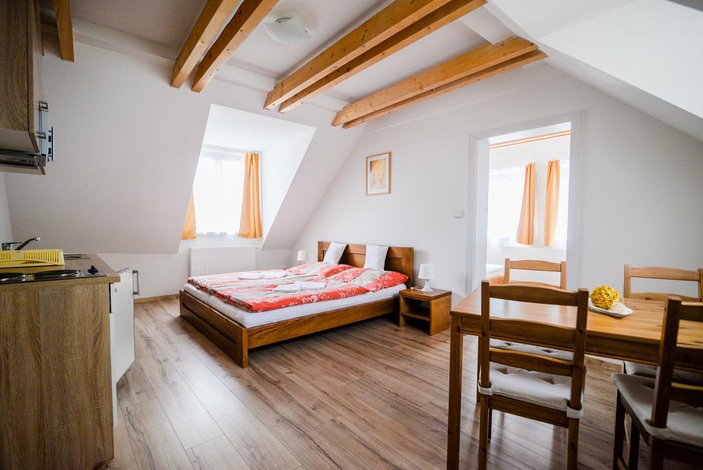 Český Krumlov Dueta Apartment מראה חיצוני תמונה